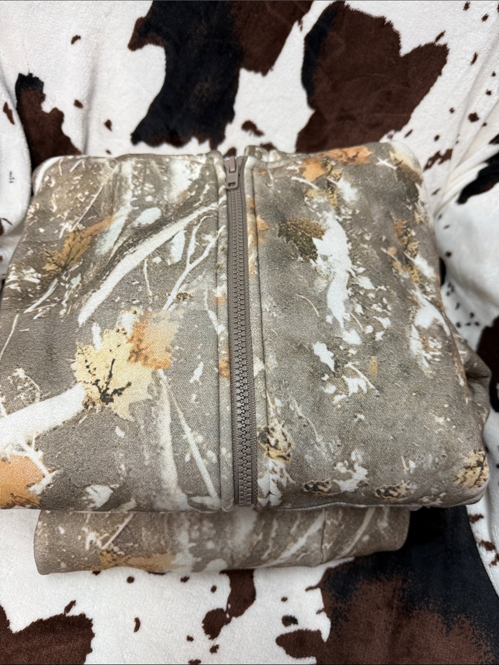 Women’s Zip-Up Hoodie in Neutral Camo Floral Print